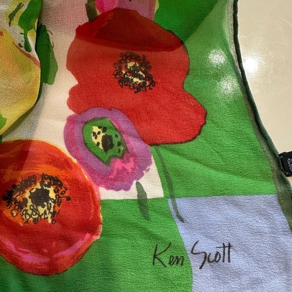 Beautiful KEN SCOTT Silk Scarf - Picture 4 of 4